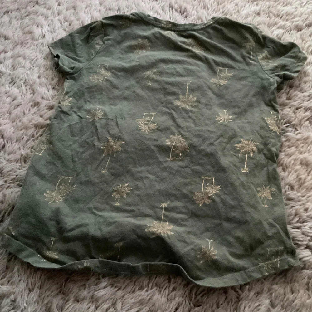 Tropical Pattern Kids Tee! - Picture 3 of 3